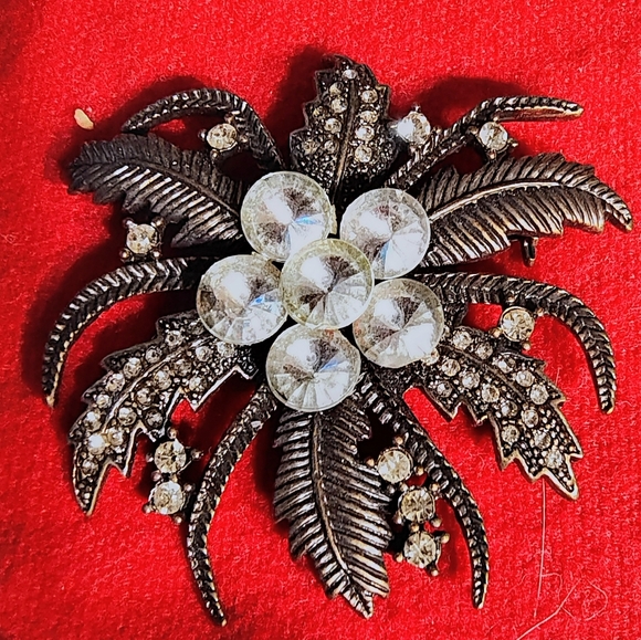 Brooches - Picture 6 of 9